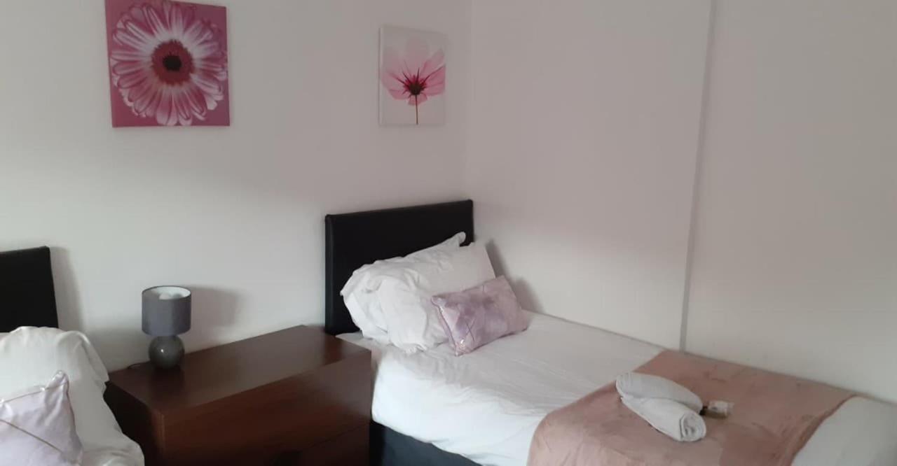 Perry Road, Beautiful Large House Available For Guests And Contractors Parking Wifi Villa Nottingham Exteriör bild