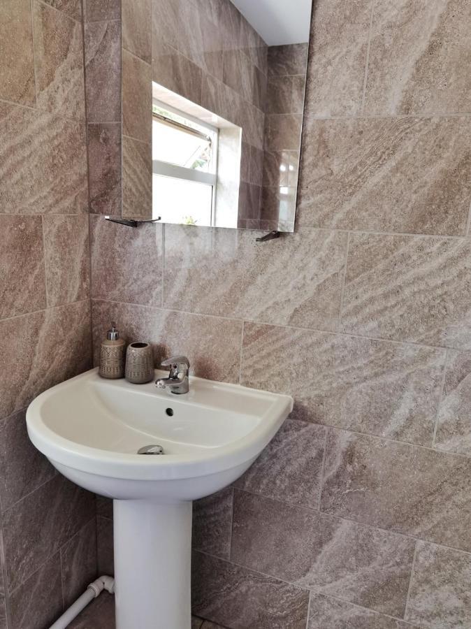 Perry Road, Beautiful Large House Available For Guests And Contractors Parking Wifi Villa Nottingham Exteriör bild