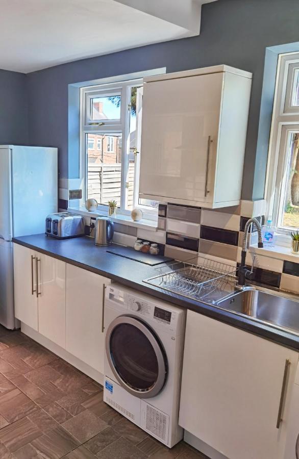 Perry Road, Beautiful Large House Available For Guests And Contractors Parking Wifi Villa Nottingham Exteriör bild
